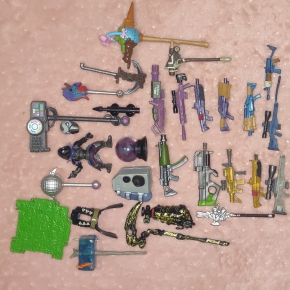 Fortnight Figure And Weapons - Picture 2 of 11